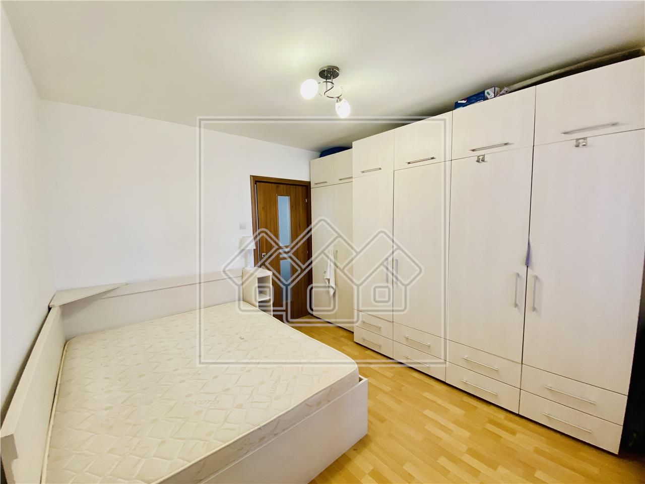 Apartament de vanzare in Sibiu - 2 camere, 2 balcoane si pivnita