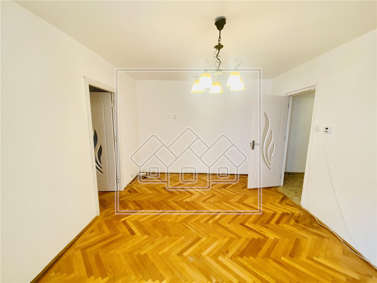 Apartament de vanzare in Sibiu - 2 camere si balcon, zona Rahova
