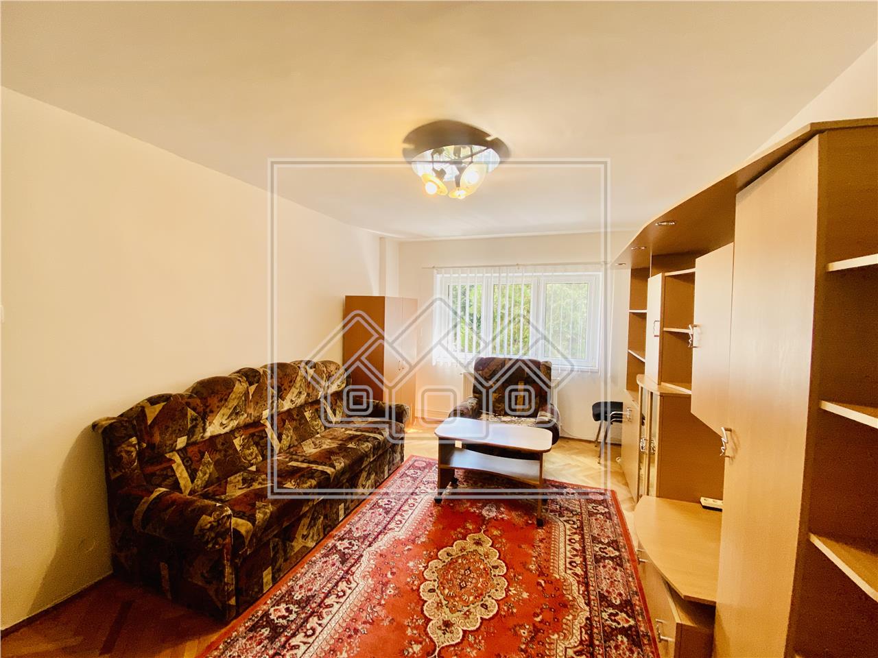 Apartament de vanzare in Sibiu - 3 camere,2 bai, pivnita - Siretului