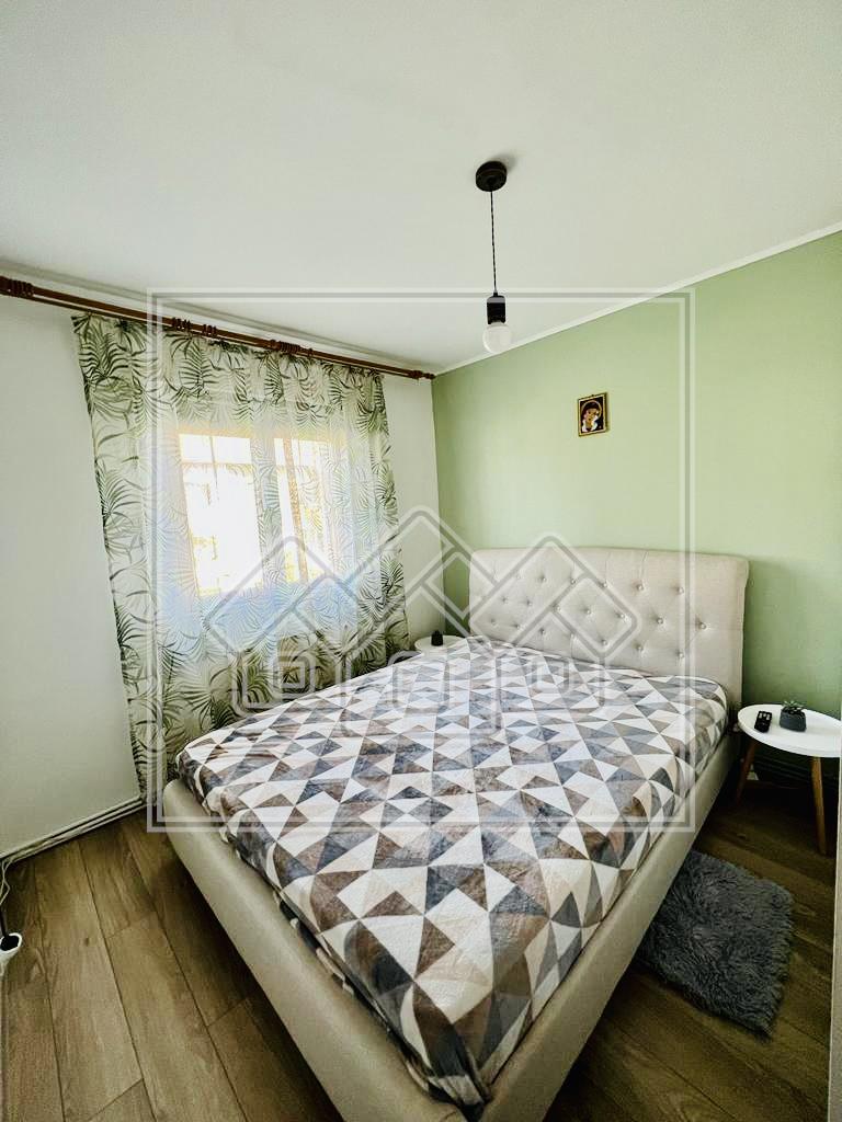 Apartament de inchiriat in Sibiu - 3 camere si balcon - Zona Cedonia