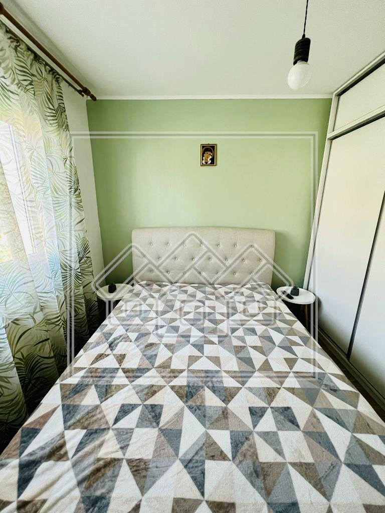 Apartament de inchiriat in Sibiu - 3 camere si balcon - Zona Cedonia
