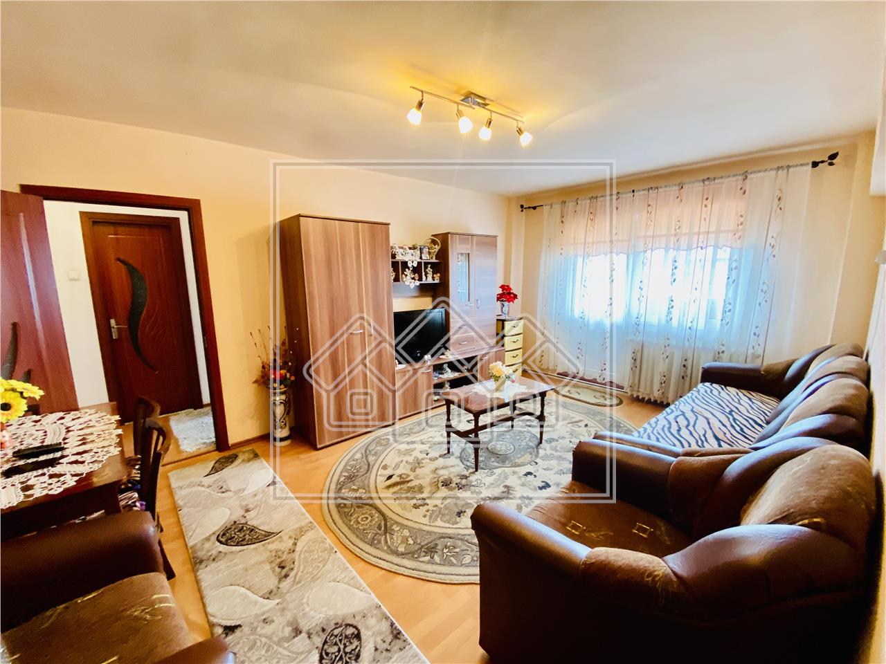 Apartament de vanzare in Sibiu - 4 camere, 3 balcone, 2 bai,zona Garii