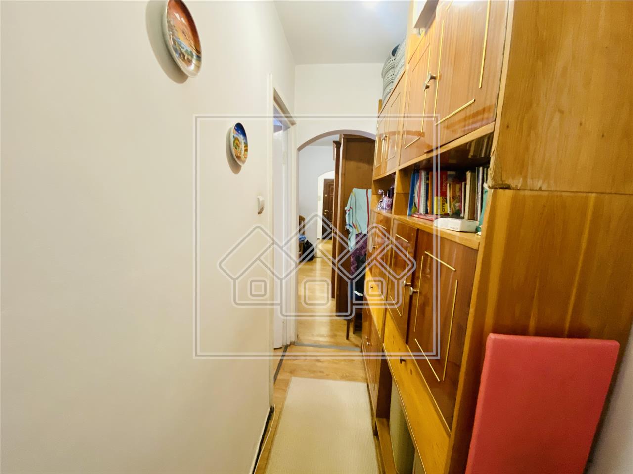 Apartament de vanzare in Sibiu - 3 camere, balcon si pivnita -Ciresica