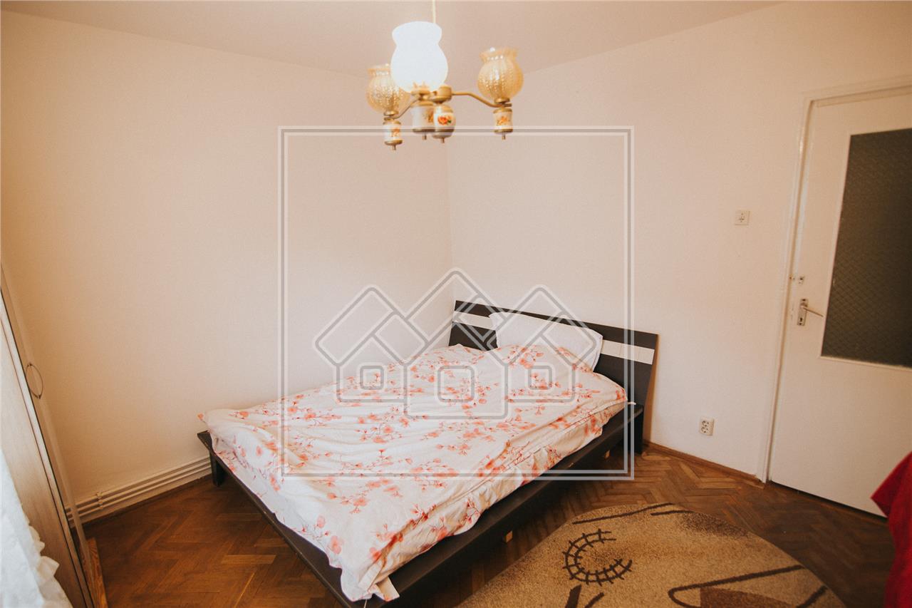 Apartament 3 camere de vanzare in Sibiu - decomandat, pivnita