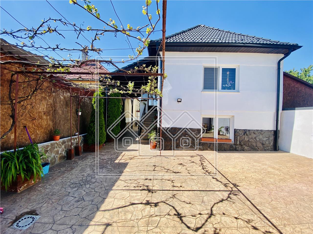 House for sale in Sibiu - 980 sqm land area