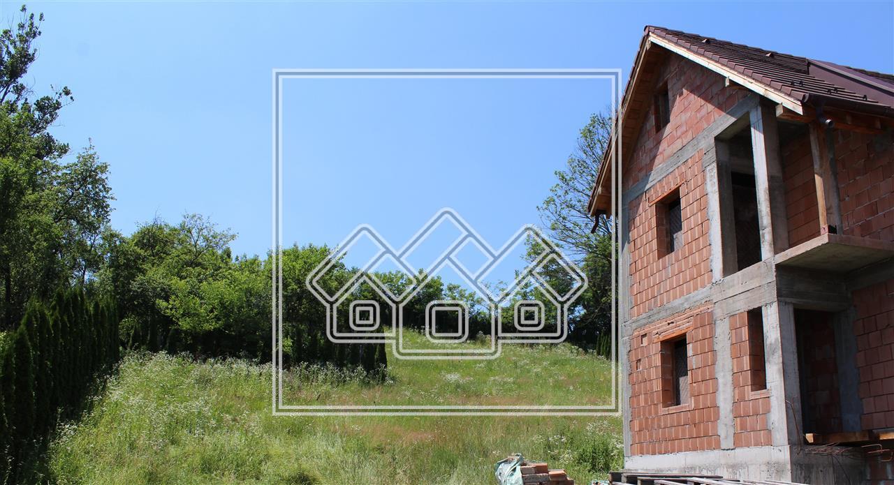 Casa de vanzare in Sibiu (Chirpar) 5  camere si teren 4000 mp
