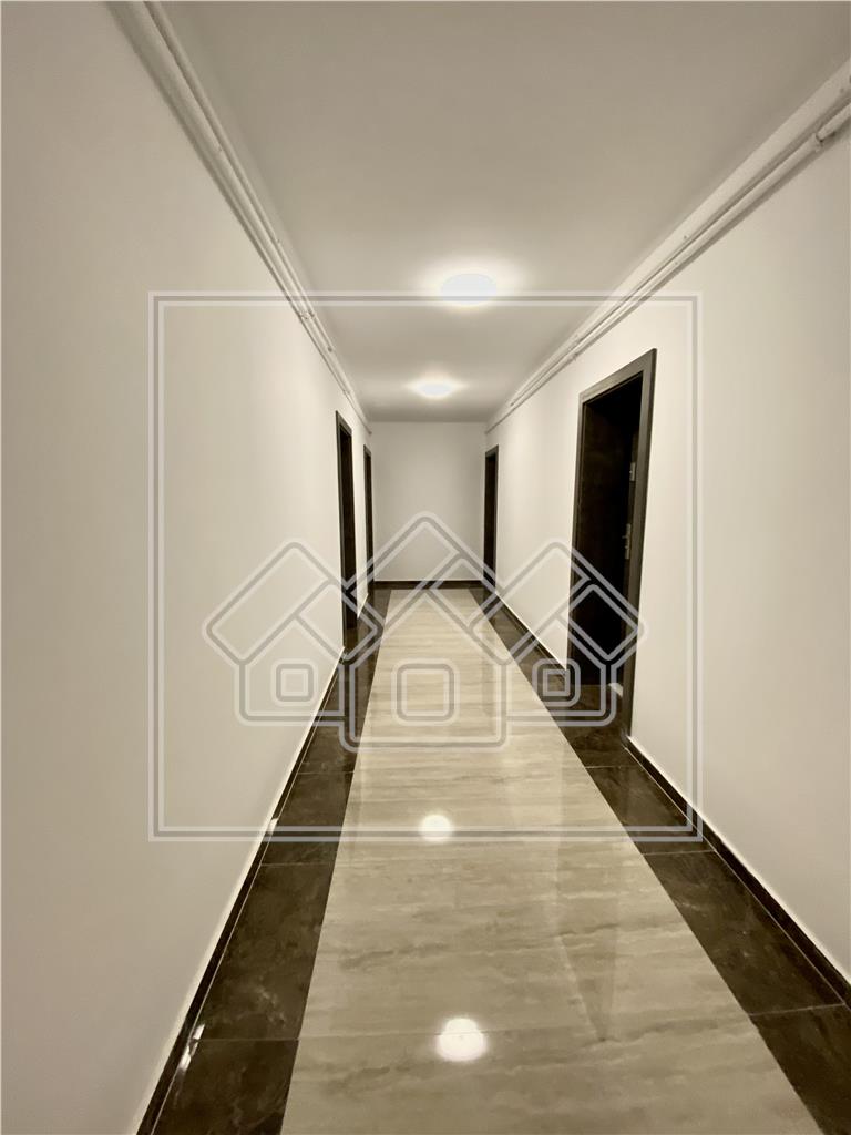 Apartament de vanzare in Sibiu - 3 camere si 2 balcoane - lift