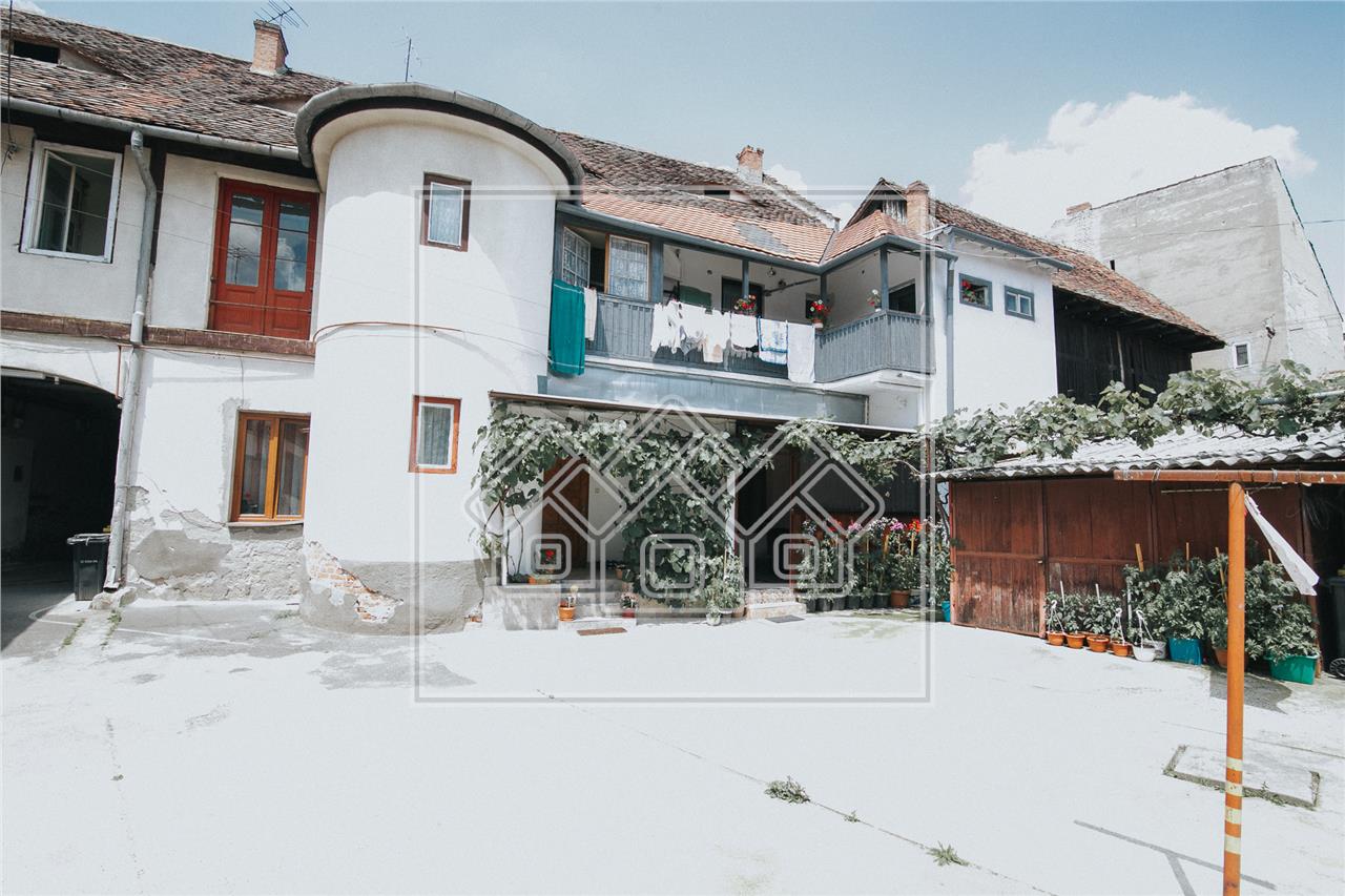 Apartament de vanzare in Sibiu-o camera-cu pivnita, garaj si terasa