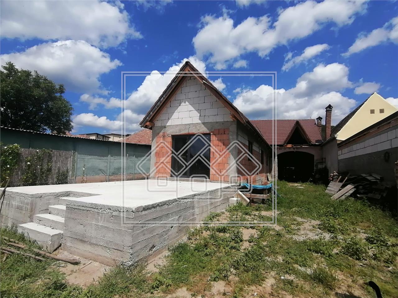 Casa de vanzare in Sibiu - 2 imobile - suprafata teren 2200 mp