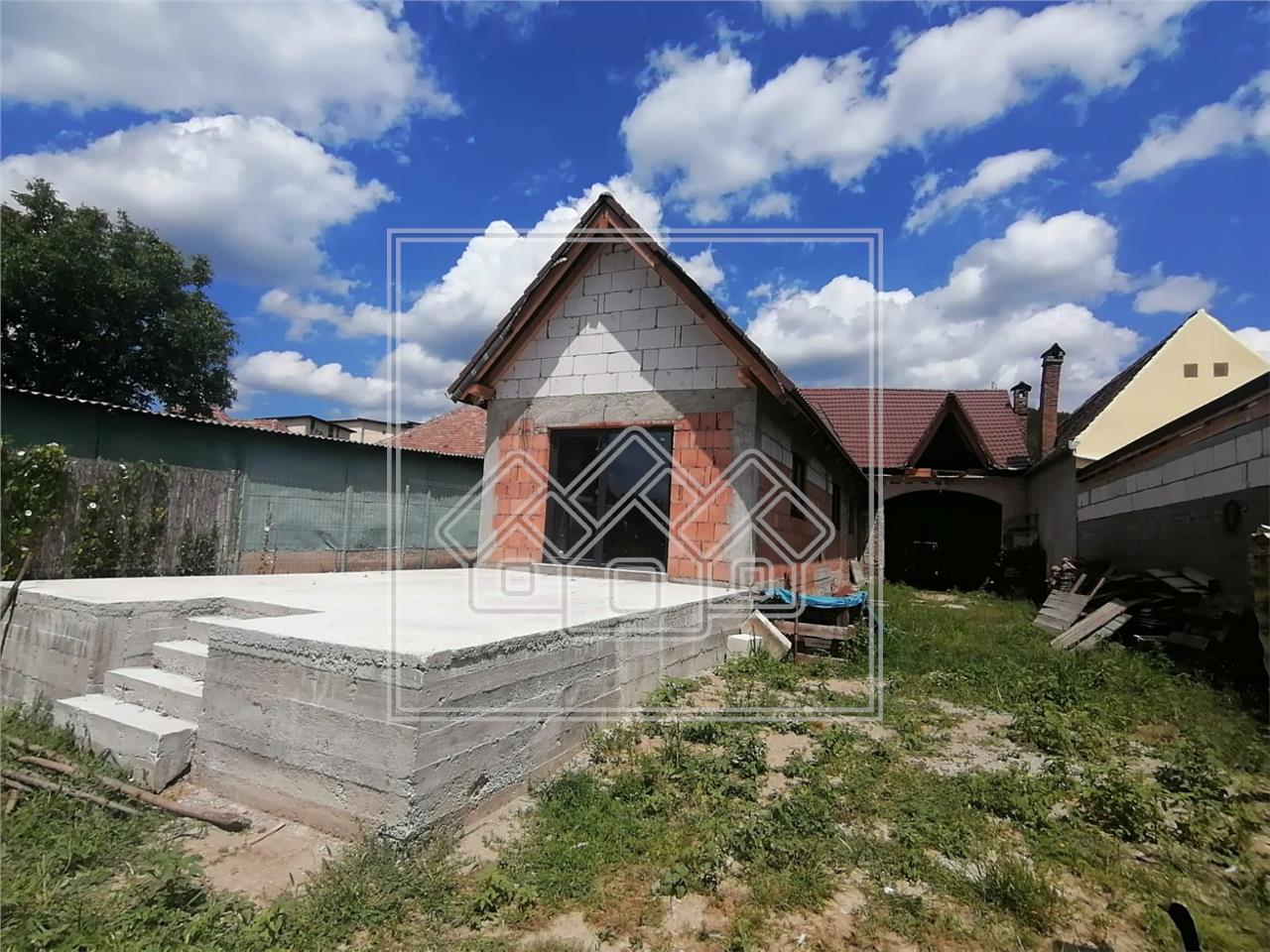 Casa de vanzare in Sibiu - 2 imobile - suprafata teren 2200 mp