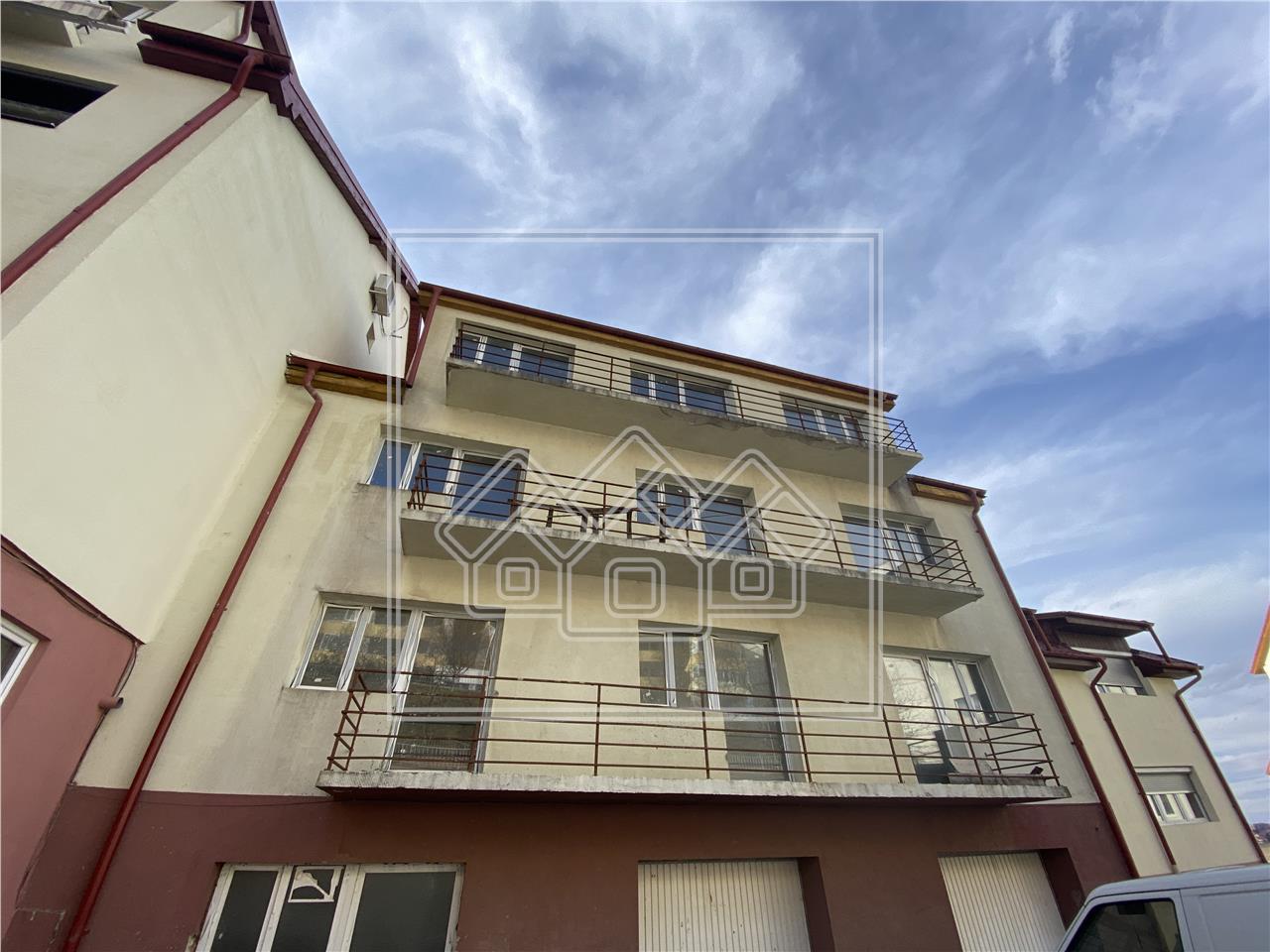 Villa with 3 apartments for sale in Sibiu - garage / apartment -