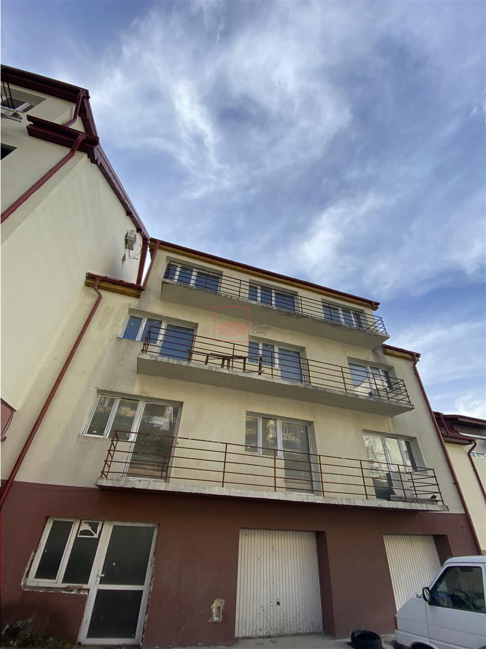 Vila cu 3 apartamente de vanzare in Sibiu -garaj/apartament -Strand II