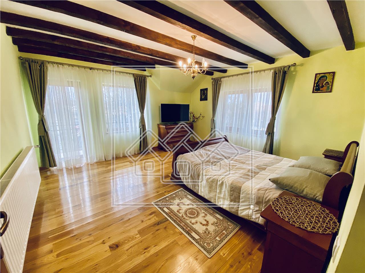 Vila de lux de vanzare in Sibiu - zona Calea Poplacii - 8 camere