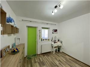 Apartament de vanzare in Sibiu - 3 camere cu 2 balcoane - C.Cisnadiei