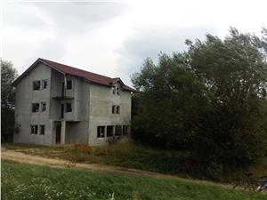 Vila de vanzare Sibiu- 9 garsoniere si 1 apartament