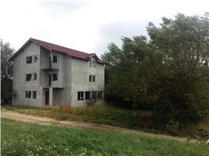 Vila de vanzare Sibiu- 9 garsoniere si 1 apartament