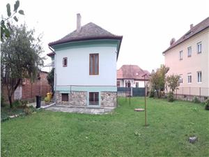 Casa de vanzare in Sibiu, 5 camere, 910mp teren