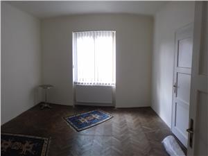 Casa de birouri de inchiriat in Sibiu, 90mp, 3 camere + 910mp curte