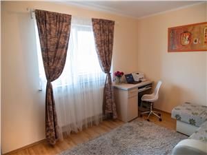 Apartament de vanzare in Sibiu - 4 camere, 2 bai si 2 balcoane