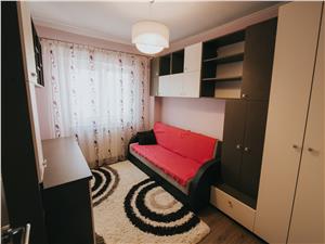 Apartament de vanzare in Sibiu - 4 camere, balcon si pivnita- etaj 1/5