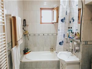 Apartament de vanzare in Sibiu - 3 camere, pivnita - zona Vasile Aaron