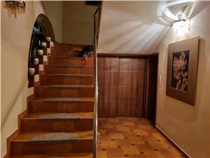 Casa de vanzare in Sibiu - Individuala - 7 camere - oras Medias
