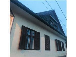 Casa de inchiriat in Sibiu, cu 3 camere si gradina amenajata