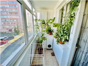 Apartament de vanzare in Sibiu - 3 camere si balcon - Zona Hipodrom I