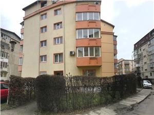 Apartament 3 camere de vanzare in Sibiu - 3 balcoane - Zona Turnisor