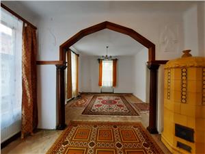 Apartament de vanzare in Sibiu - la casa, 3 camere, pivnita - P. Cibin