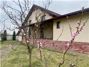 House for sale in Alba Iulia - 400 sqm - 2 garages - Cetate area