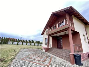 Casa de vanzare in Alba Iulia - 400 mp - 2 garaje - zona Cetate