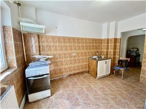 Apartament de vanzare in Sibiu - 3 camere, decomandat - zona Ciresica