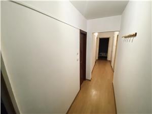Apartament de inchiriat in Sibiu - decomandat - lift - zona V.Aaron