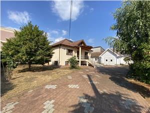 House for sale in Sebes - 260 square meters - 6 rooms - Center