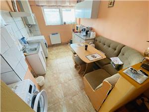Apartment for sale in Sibiu (Cisnadie) - 4 rooms, balcony and cellar
