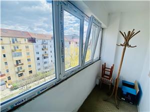Apartament de vanzare in Sibiu - 4 camere, balcon - zona Siretului