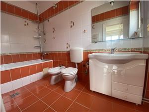 Apartament de inchiriat in Sibiu - 4 camere,  2 bai si balcon -