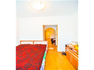 Apartament de vanzare - 3 camere decomandate-Zona Garii - Intabulat
