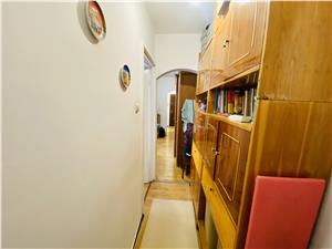 Apartament de vanzare in Sibiu - 3 camere, balcon si pivnita -Ciresica