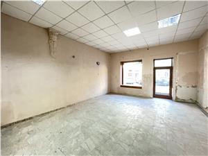 Commercial space for sale in Sibiu - storefront on the street - Orasul
