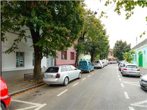 Casa de vanzare in Sibiu - Single - Zona 9 Mai - Curte Proprie