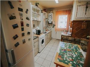 Apartament de vanzare in Sibiu - 3 camere - 2 balcoane - pivnita