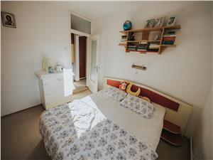 Apartament de vanzare in Sibiu - 3 camere - decomandat - pivnita + pod