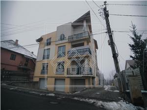 Apartament de vanzare in Sibiu - 3 camere si garaj - zona C.Poplacii