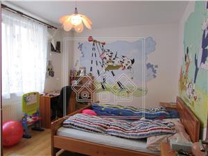 Apartament 3 camere de vanzare in Sibiu, cartier Alma - cu pivnita