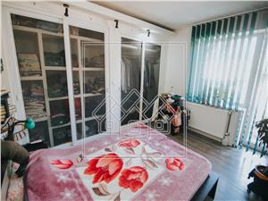 Apartament 3 camere de vanzare in Sibiu - la casa - zona centrala