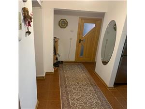 Apartament de vanzare in Sibiu 3 camere - Decomandat -Etaj 2 - Pivnita