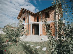 Casa de vanzare in Sibiu - 5 camere si 3 bai - 1000 mp curte libera