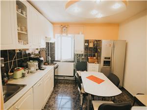 Apartament de vanzare in Sibiu-3 camere,2 bai si pivnita-Zona Terezian